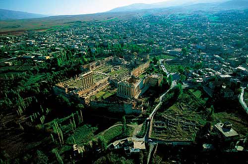 Bí ẩn đền thờ Baalbek, Bí ẩn lịch sử, Phi thường - kỳ quặc,
