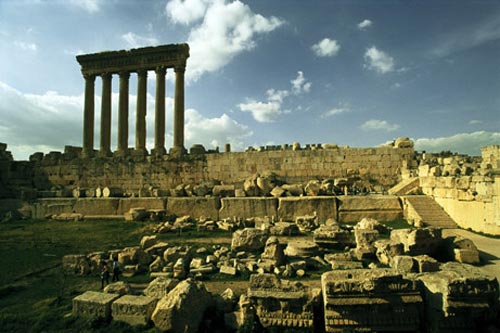 Bí ẩn đền thờ Baalbek, Bí ẩn lịch sử, Phi thường - kỳ quặc,