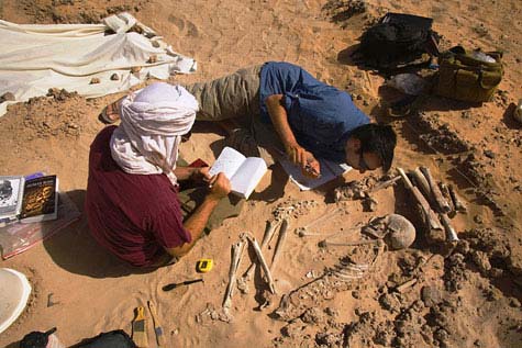 Sahara và những bí ẩn vùi trong cát, Bí ẩn lịch sử, Phi thường - kỳ quặc, bão xát, sa mạc, hài cốt, thi thể, sahara, bí ẩn, chôn vùi, tuyệt tác, khảo cổ, khám phá