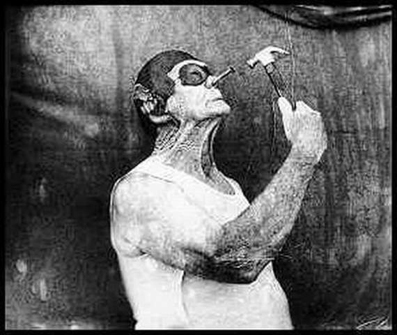 Sốc với bộ ảnh người xưa kỳ lạ, Phi thường - kỳ quặc, chuyen la, chuyen la the gioi, nhung nguoi co hinh dang ky la, ngoi co xua, nguoi xua, nguoi ky la, anh la, hinh xam, dong dinh vao mui, tin tuc